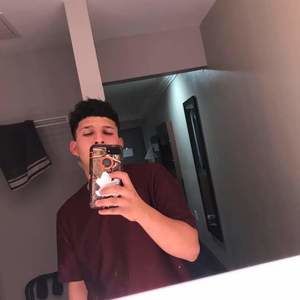 Meet your Posher, Leo